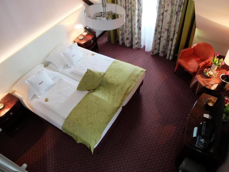 Hotel Exquisit 4*